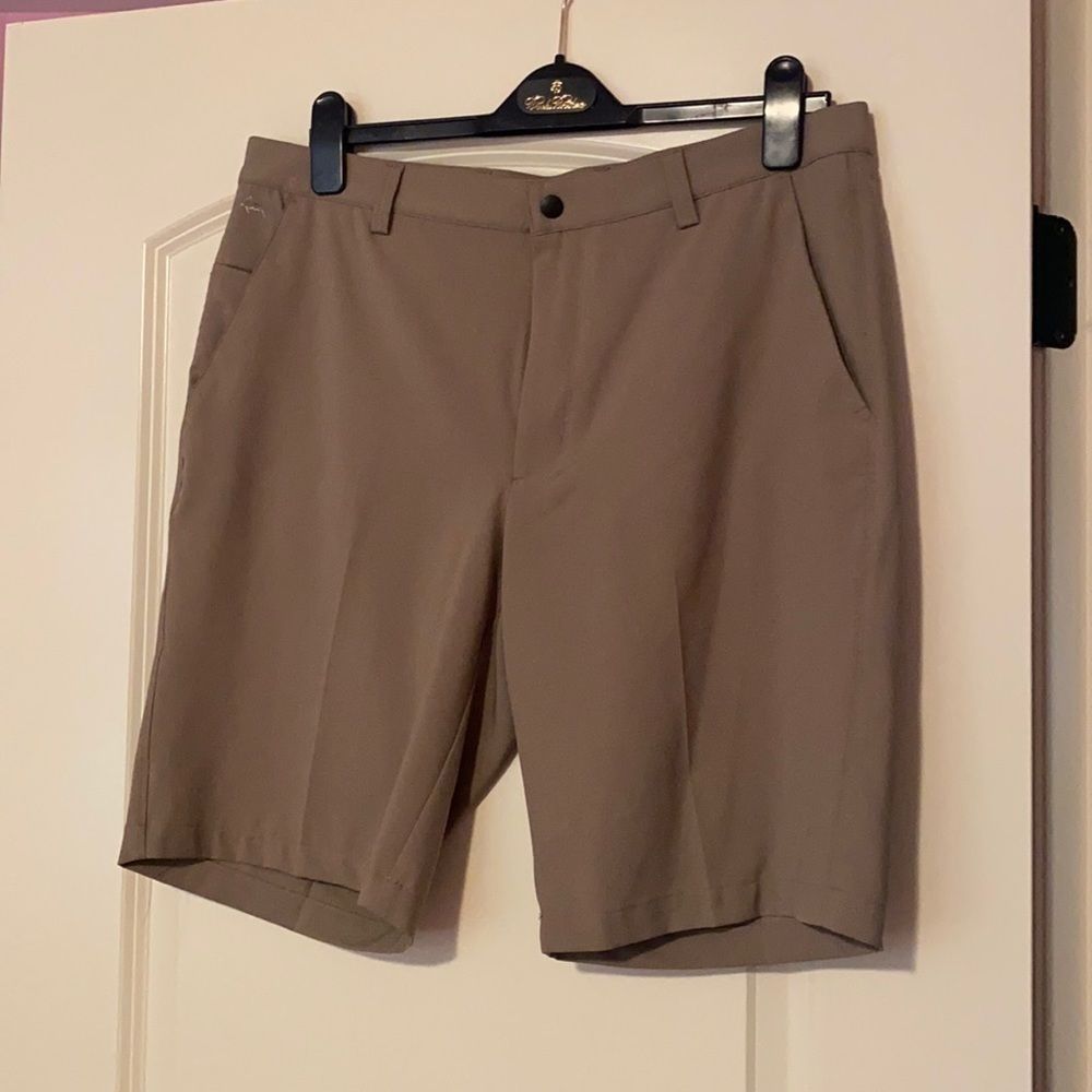 Greg Norman micro lux shorts khaki size 34